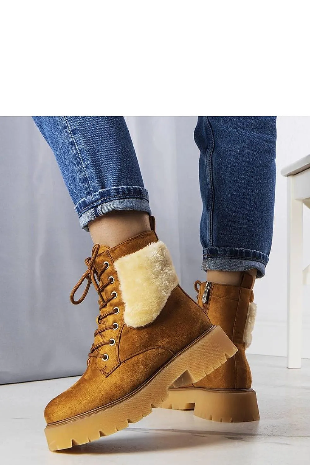 Brown insulated boots with fur