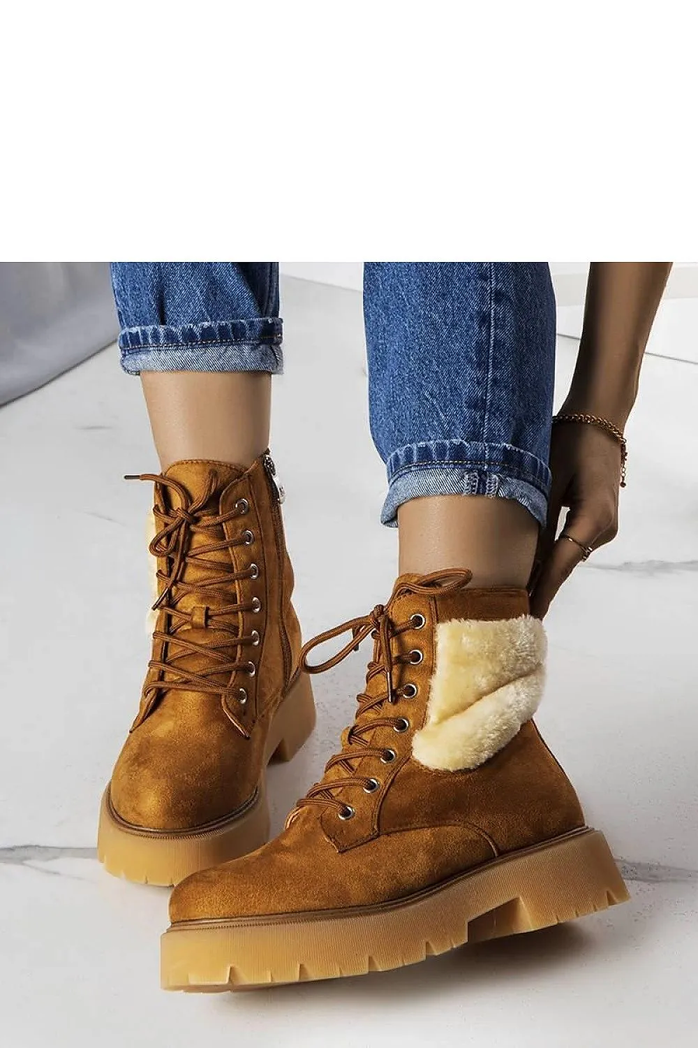 Brown insulated boots with fur